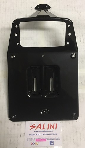 Kennzeichenhalter aus